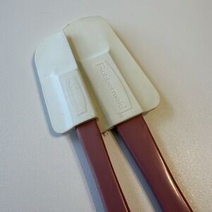 Lot 2 Vintage Rubbermaid Spatulas 2724 & 2733 White Plastic Handle 10" USA